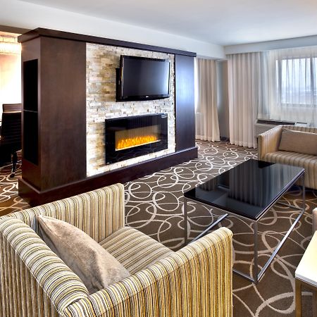 Crowne Plaza Kitchener-Waterloo, An Ihg Hotel Bagian luar foto