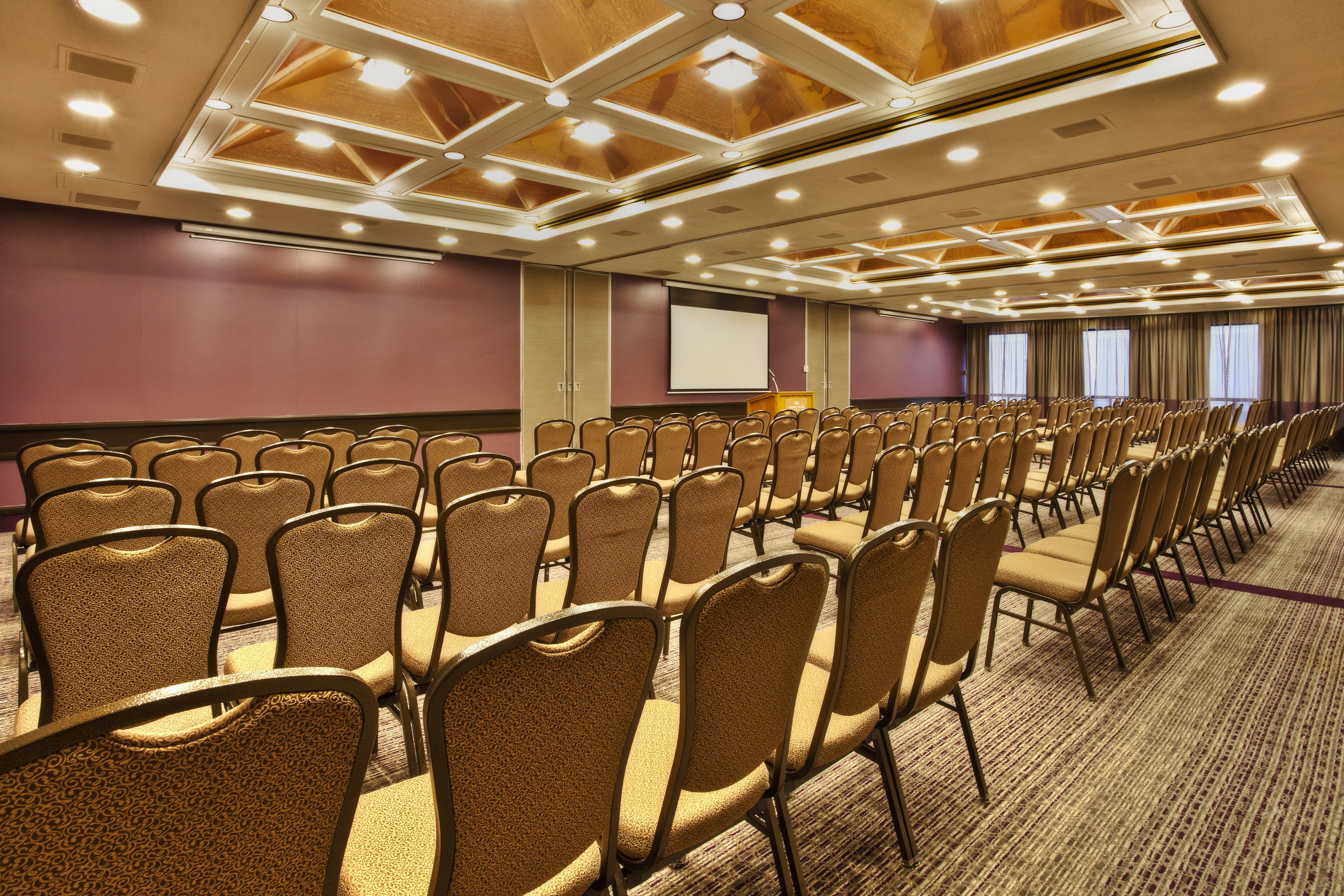 Crowne Plaza Kitchener-Waterloo, An Ihg Hotel Bagian luar foto