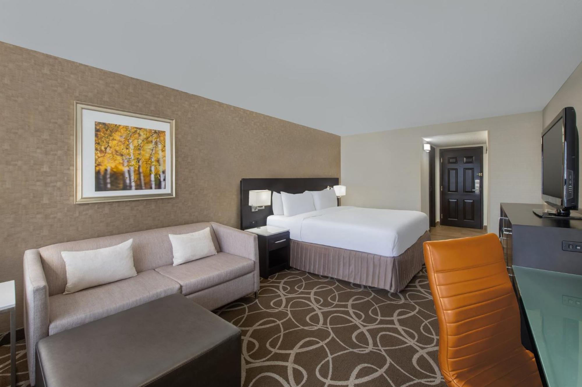 Crowne Plaza Kitchener-Waterloo, An Ihg Hotel Bagian luar foto