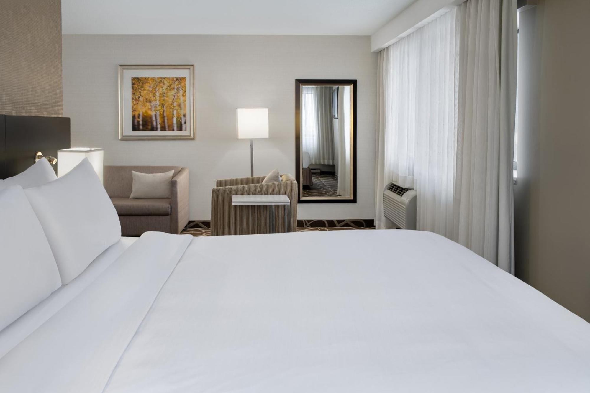 Crowne Plaza Kitchener-Waterloo, An Ihg Hotel Bagian luar foto