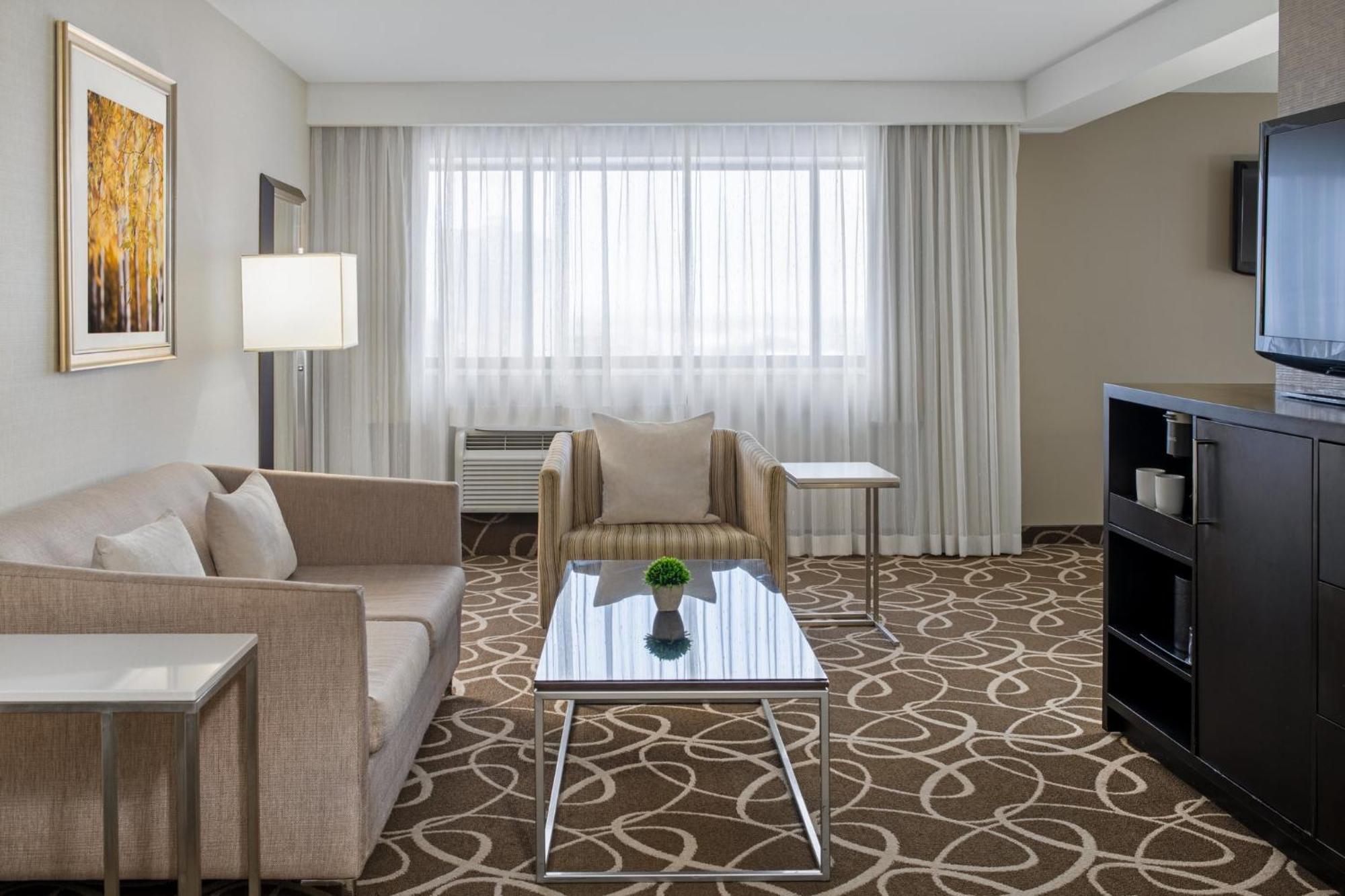 Crowne Plaza Kitchener-Waterloo, An Ihg Hotel Bagian luar foto