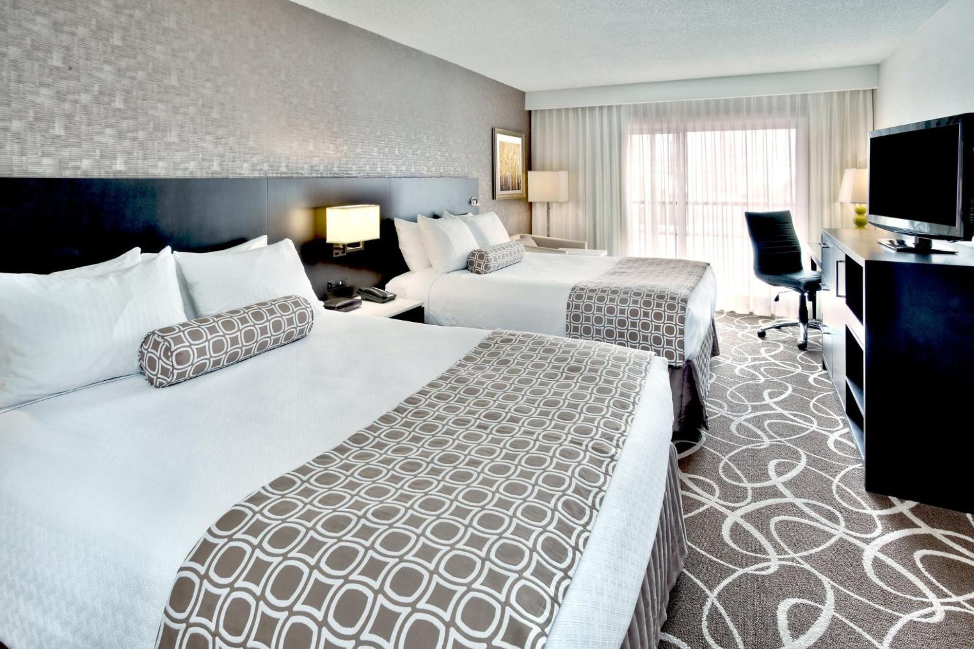 Crowne Plaza Kitchener-Waterloo, An Ihg Hotel Bagian luar foto