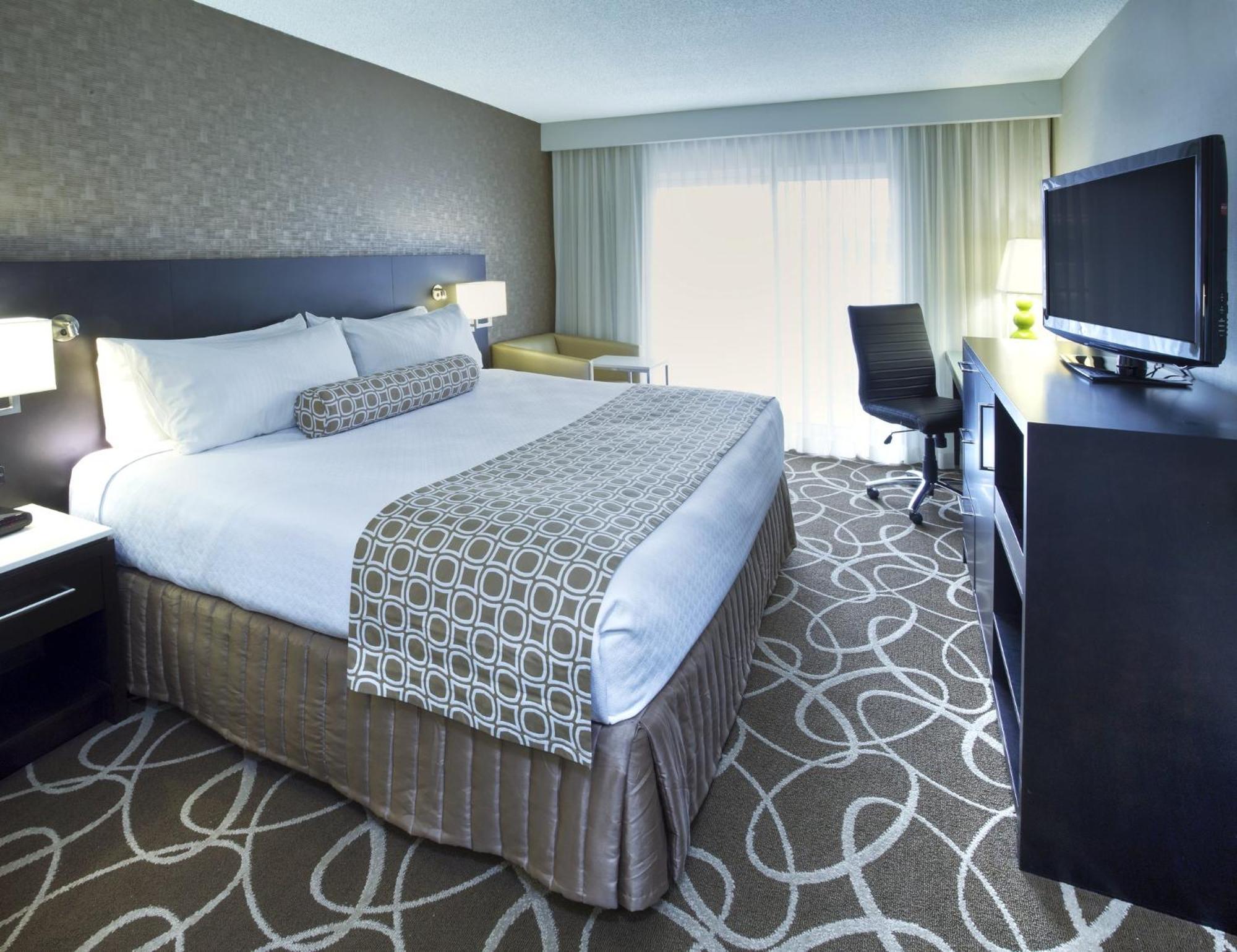 Crowne Plaza Kitchener-Waterloo, An Ihg Hotel Bagian luar foto